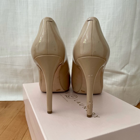 BCBG pump - Picture 3 of 5